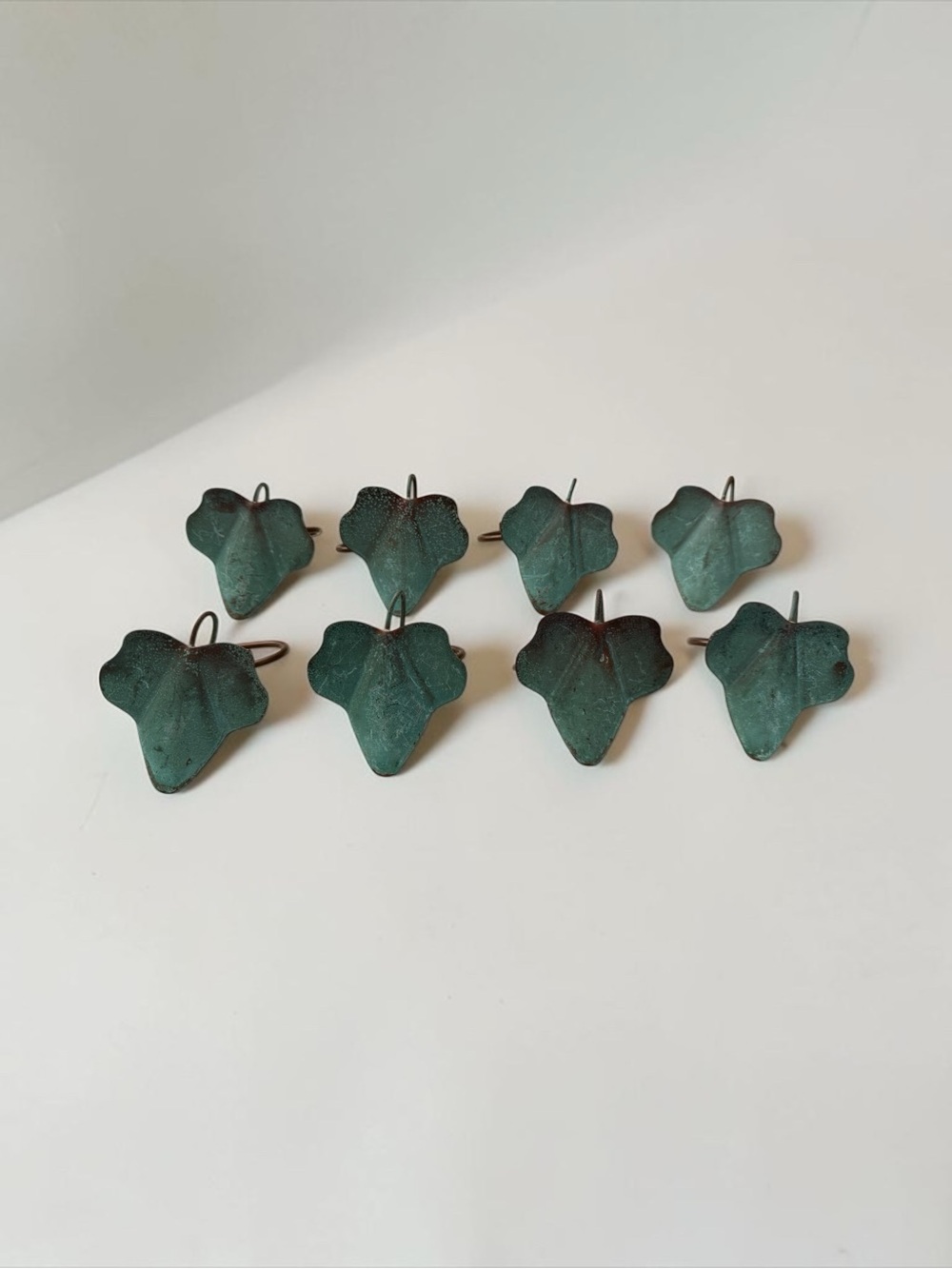 🫶🏻 Vintage English Ivy Rustic Green Metal Leaf Napkin Holders or Decor